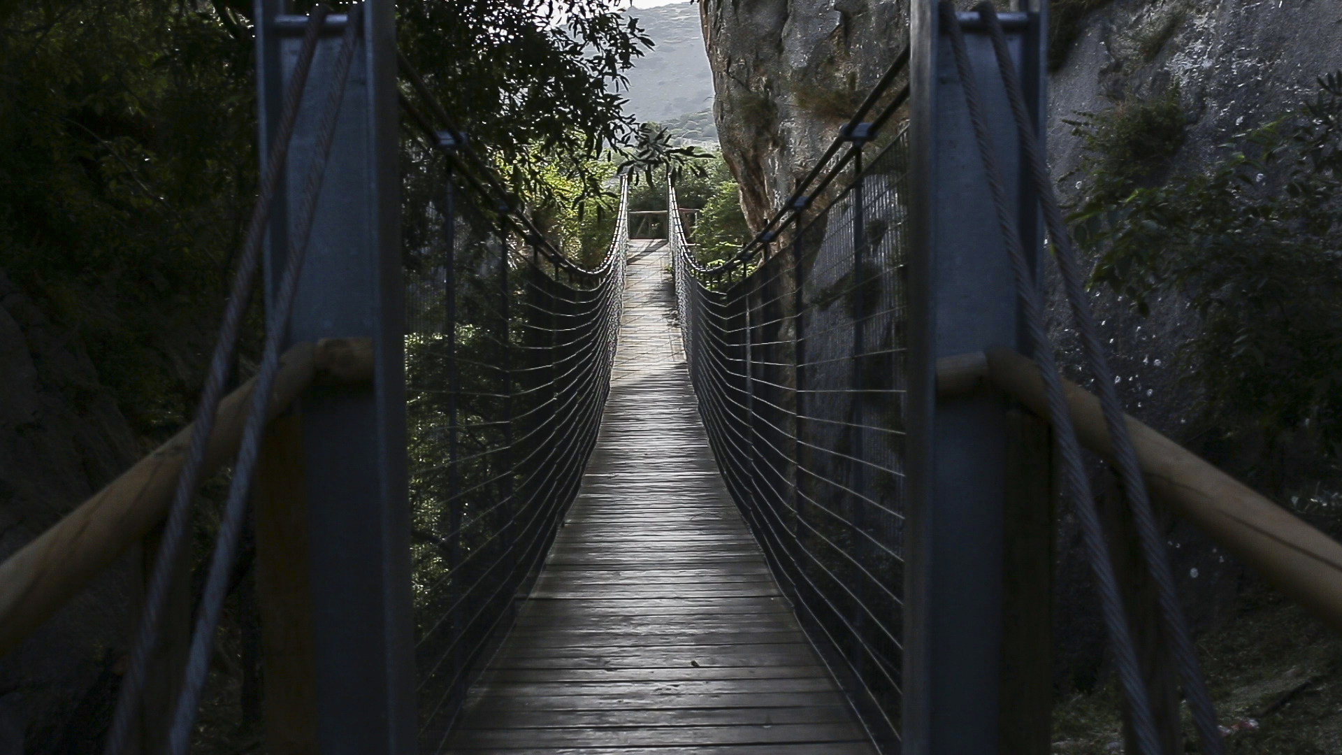 Puente colgante de zuheros